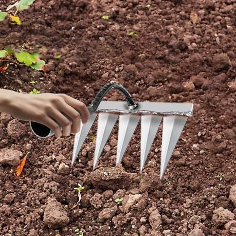 SoilRipper™ – 5 Teeth Garden Tool